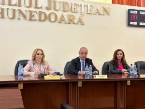 Ministrul Familiei, Tineretului și Egalității de Șanse, Gabriela Firea, în vizită în județul  Hunedoara