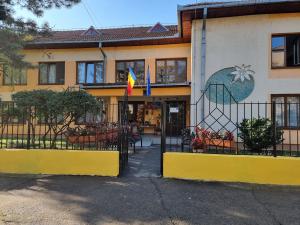 Împrejmuiri noi la Grădinița nr. 28 și la Grădinița nr. 31