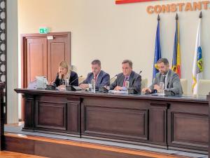 Consilierii judeţeni s-au reunit în şedinţă ordinară, pentru a dezbate şi vota cele 35 de proiecte de hotărâre aflate pe ordinea de zi