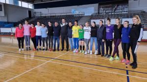 Primul antrenament al echipei de handbal feminin CSM Deva, cu marea handbalistă ”Super-Alice”, ca antrenor secund