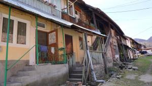 Bani de la Guvern pentru noile locuințe din Aninoasa