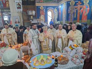Hram la Biserica „Sfinții Trei Ierarhi”