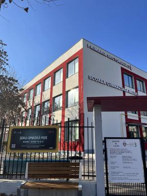 Încă o școală proaspăt renovată în Sectorul 3!