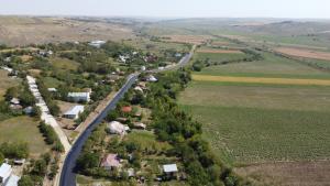 Noi covoare asfaltice turnate pe drumurile județene