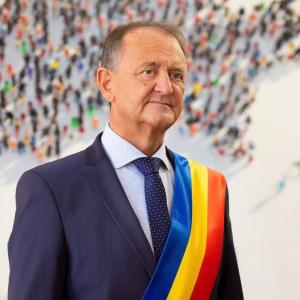 Mesajul domnului primar, Cristian Matei cu ocazia Zilei Educației:  La mulți ani, de Ziua Educatiei, cadrelor didactice de pretutindeni!