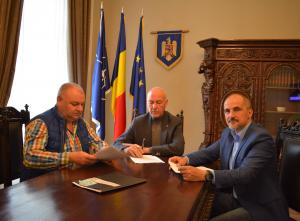 Todorică Şerban, preşedintele Consiliului Judeţean Braşov, a semnat contractul privind realizarea obiectivului „Proiect Tehnic + Execuţie – Modernizare DJ 130B....