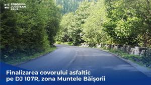 Consiliul Județean a finalizat asfaltarea pe sectorul de la Muntele Băișorii al DJ 107R