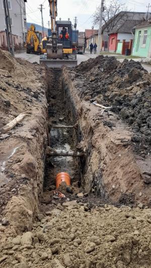 Comunicat de presă | Se introduce canalizarea în localitățile clujene Rediu și Aiton