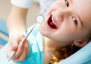 Materiale stomatologice de peste 9.000 de lei pentru cabinetele școlare de medicină dentară