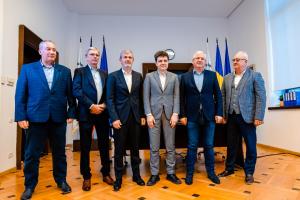 Primarul General, Nicușor Dan, a semnat astăzi, 01 noiembrie 2022 cele 5 contracte pentru reabilitarea a 210 km rețea de termoficare