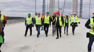 Echipa guvernamentală s-a deplasat pe podul care face legătura dintre județele Tulcea și Brăila