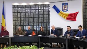 La sala Mihail Kogălniceanu a Consiliului Județean Tulcea: Dezbatere pe tema schimbărilor climatice