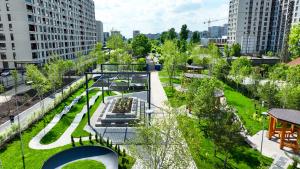 Am deschis Parcul Liniei 2, singurul din București cu pădure urbană și spații de lucru în aer liber