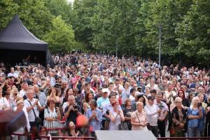 Peste 15.000 de bucureșteni s-au bucurat de concertul „Flori pentru suflet - Remember Florian Pittiş”