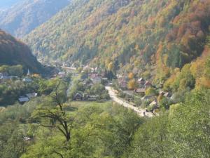 Se modernizează infrastructura rutieră din comuna Valea Ierii