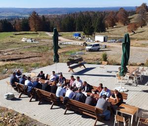 Asociația de Dezvoltare Hargita Viz a organizat o reuniune la Vărșag