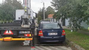 Mașină abandonată, ridicată de pe domeniul public