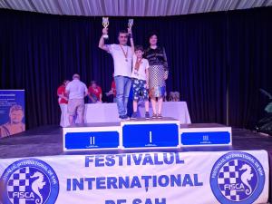 DE CINCI ORI PE PODIUM LA FESTIVALUL INTERNAȚIONAL DE ȘAH FISCA pentru brașovenii Vladimir și Iulian Sofronie!