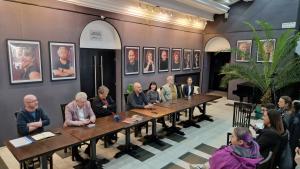 Alexander Hausvater regizează a treia coproducție a teatrelor din Deva și Petroșani