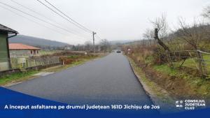 A început asfaltarea pe drumul județean 161D Jichișu de Jos