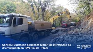 Consiliul Județean derulează lucrări de întreținere pe drumul județean 107J Finișel - Plopi