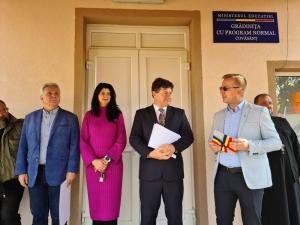 Asociația Cetatea Voluntarilor a amenajat un loc de joacă sigur, colorat, atractiv