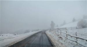 Peste 200 de tone de material antiderapant folosite în intervențiile pe drumurile județene