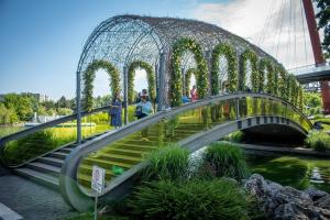 Peste 100.000 de vizitatori la West Side Flower Fest.  Cel mai mare festival de flori din România, în cifre