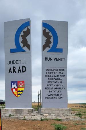 Aradul are noi totemuri, la cinci intrări în județ