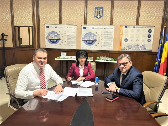 Contracte de finanțare de 10 milioane de euro semnate de către  președintele Consiliului Județean Botoșani