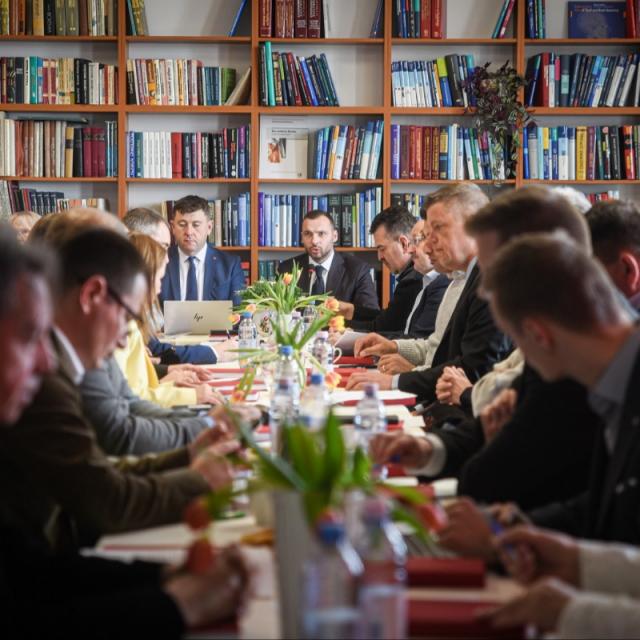 Peste 17 milioane de lei repartizați zonelor Gheorgheni și Odorhei în ședința extraordinară a Consiliului Județean Harghita