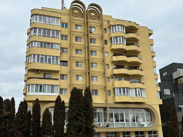 Lucrările la reabilitarea termică a blocului 8 de pe Bulevardul Decebal din municipiul Deva se apropie de final