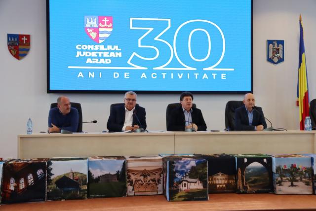 Consiliul Județean Arad, Compania de Apă și un număr de 14 primării de orașe și comune, alături de municipiul Arad, au prezentat un nou proiect