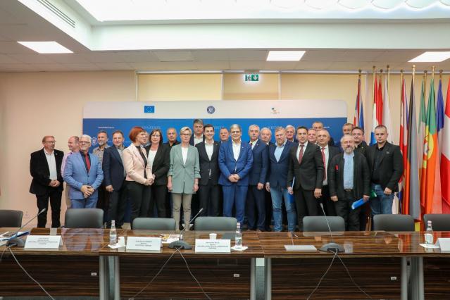 Ionel Bogdan: Am semnat contractul de finanțare pentru proiectul de reabilitare a 12 gospodării din satul Breb