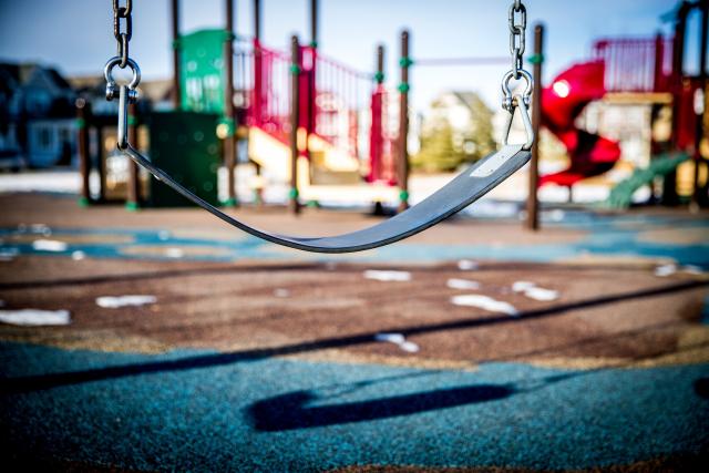 Primăria Sectorului 3 amenajează locuri de joacă pentru copiii cu dizabilități