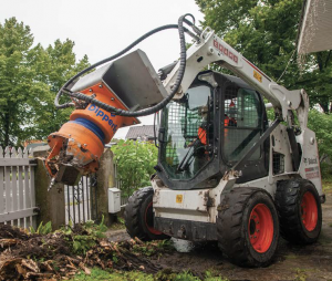 Distrugătorul de buturugi - freza de cioate hidraulică pentru buldoexcavatoare, încărcătoare