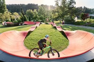 Cum poți să oferi pentru comunitate distracție, sport, recreere la un loc? - Pumptrack Modular