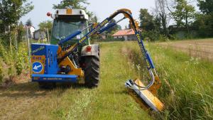 Mulcer (tocător pășuni) cu brat articulat Marolin M 400 S