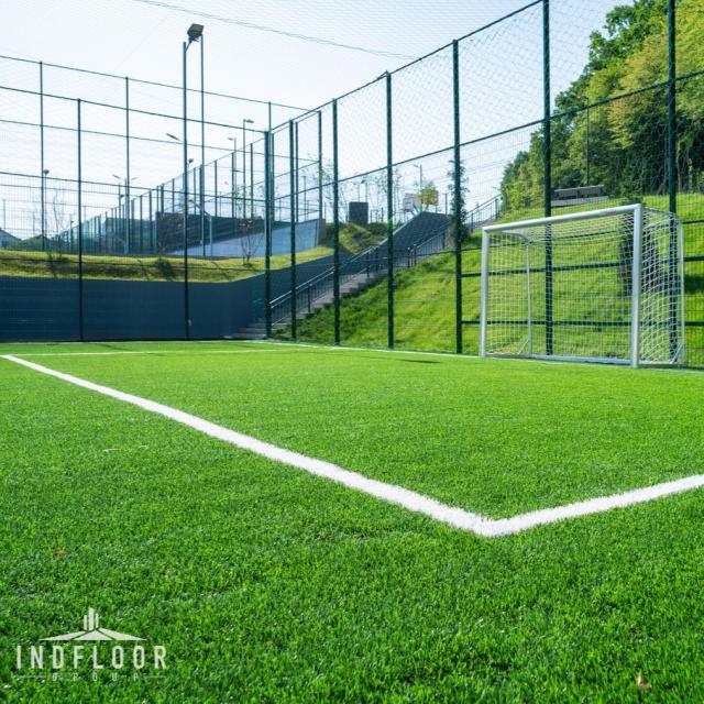 GAZON SINTETIC PENTRU TERENURI DE SPORT - LIVRARE DIN STOC