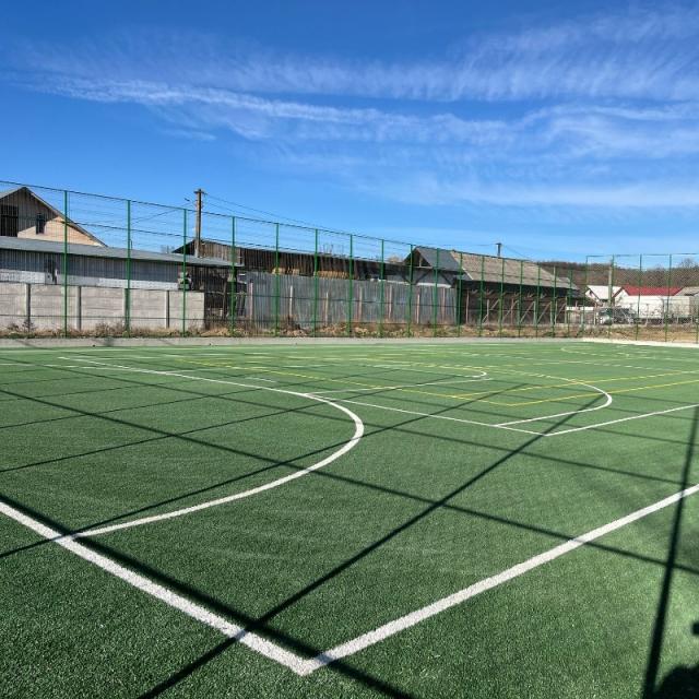 GAZON SINTETIC PENTRU TERENURI DE SPORT - LIVRARE DIN STOC